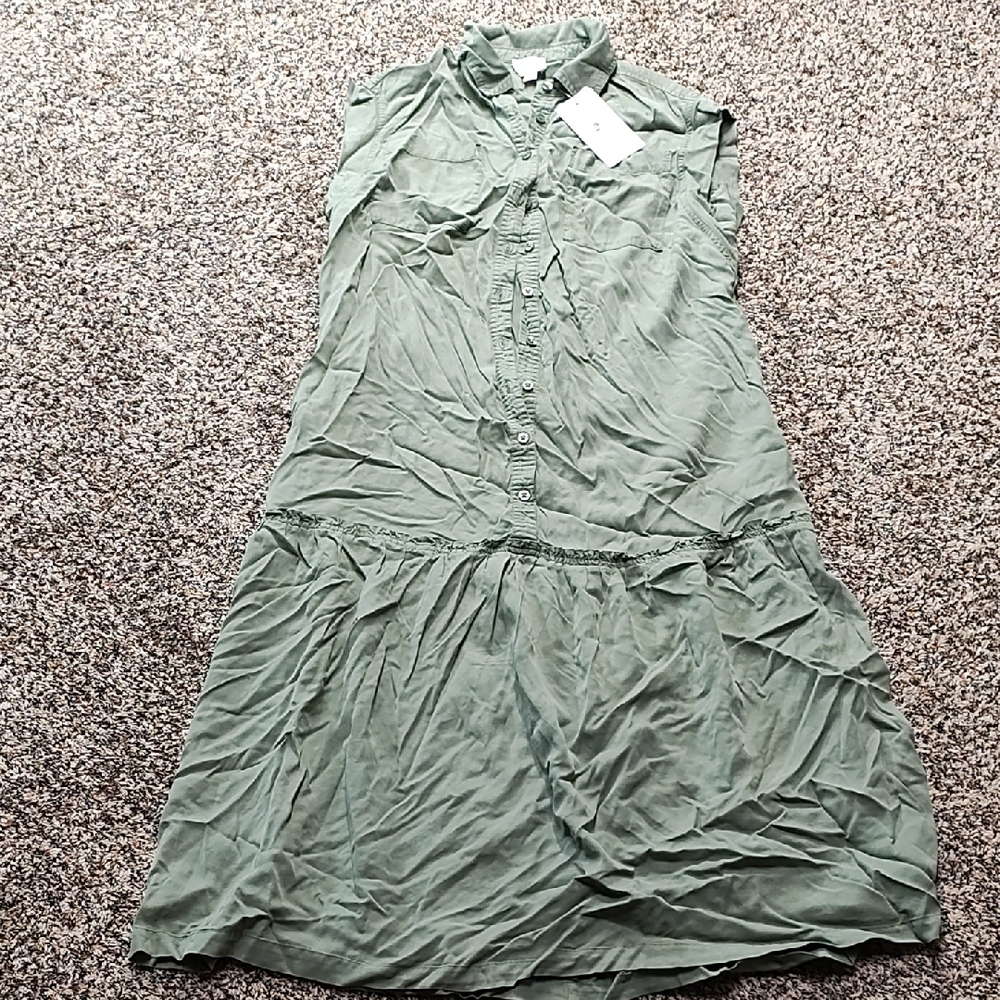 Ingrid & Isabel | Maternity Sleeveless Green Cargo Dress